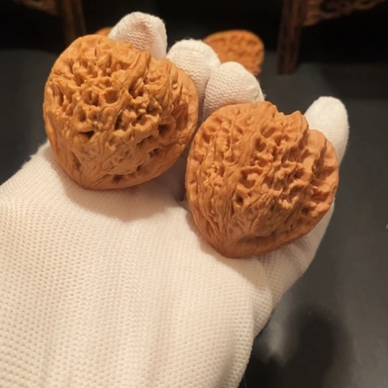 文玩核桃把件三角南疆石