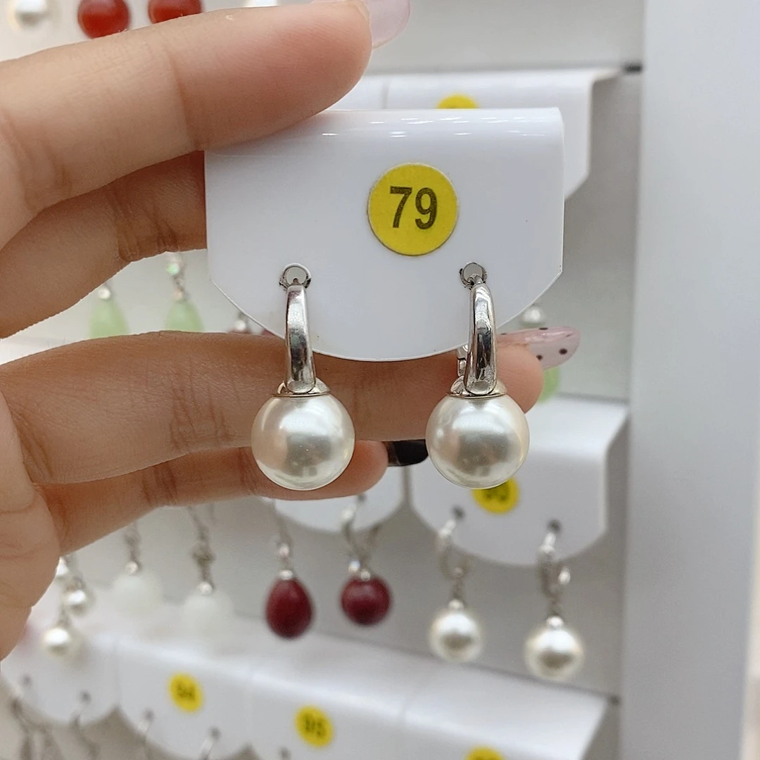 足银菠菜绿的珠子