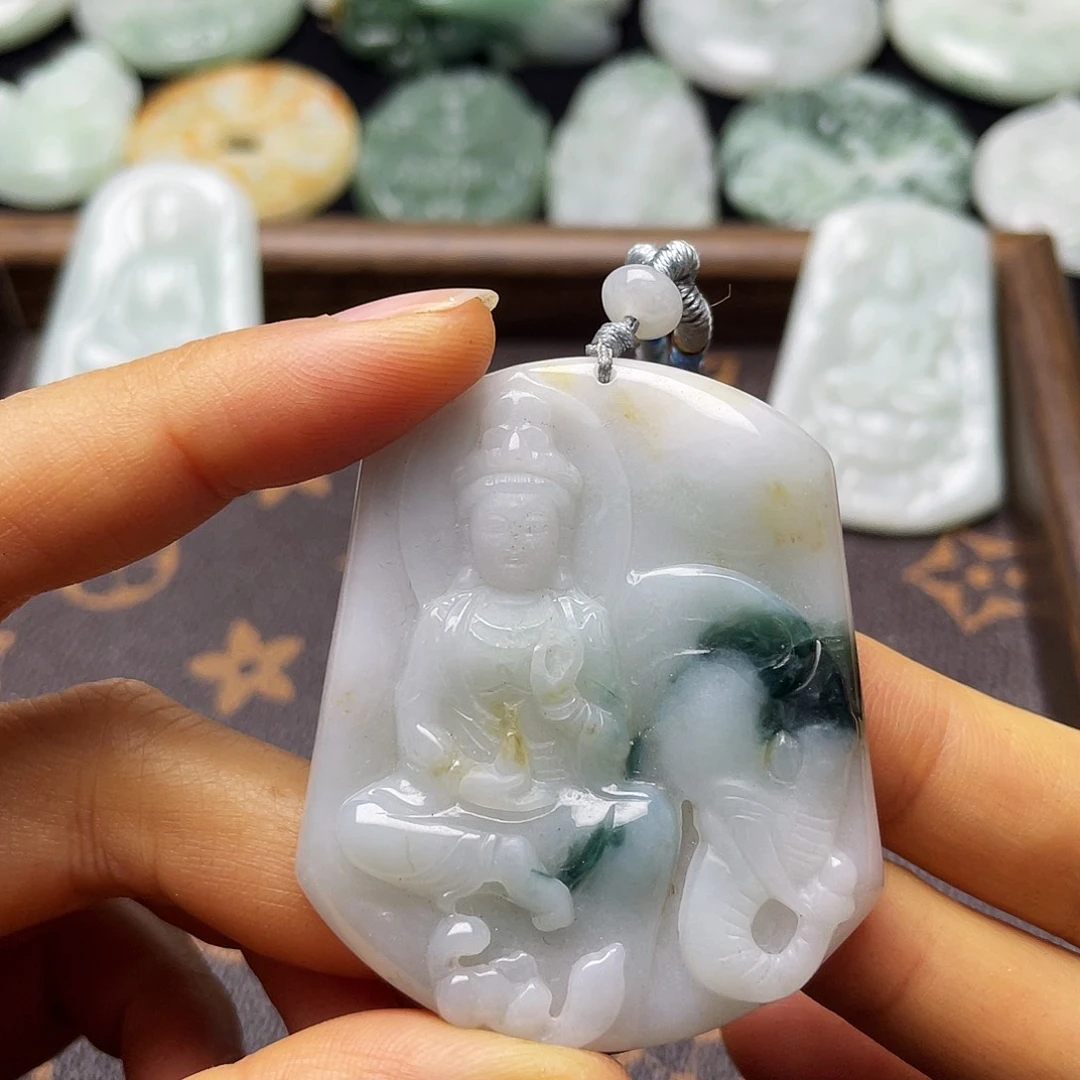 翡翠未镶嵌颈饰守护神