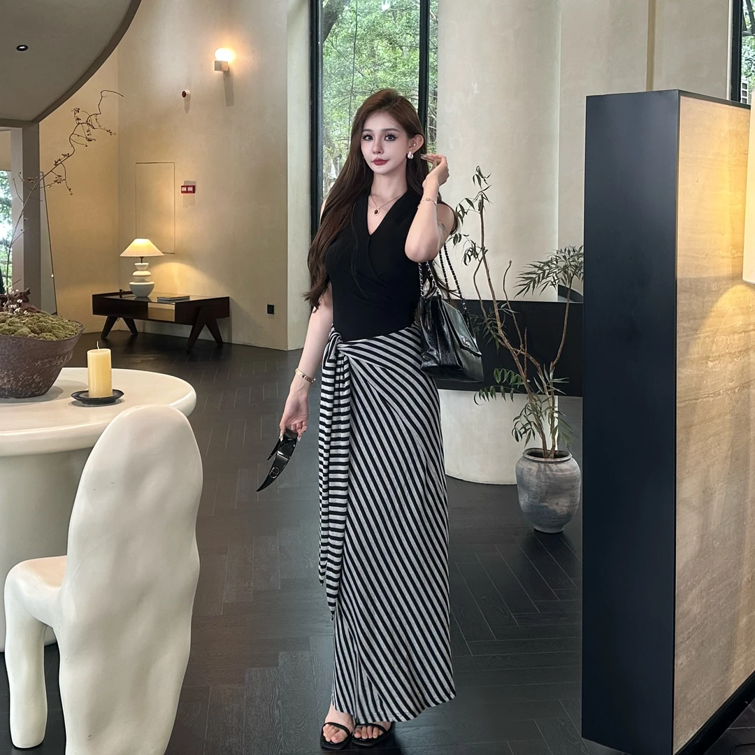 无袖V领上衣轻熟风时尚套装裙子显瘦高腰中长款复古绑带半裙套装