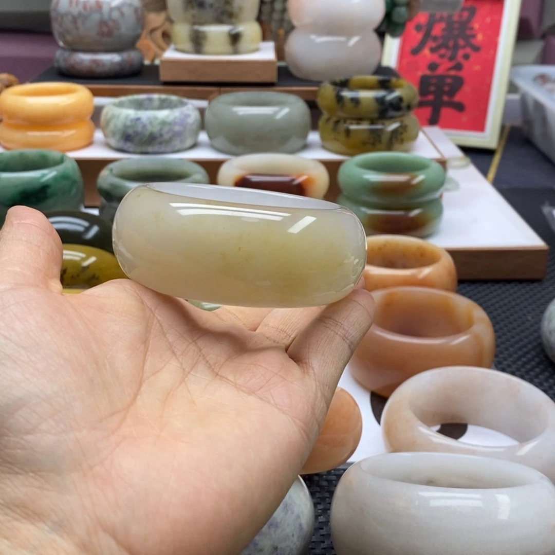 石英岩玉手镯未镶嵌用****天