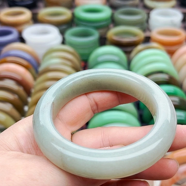 未镶嵌手镯（圆镯）石英质玉