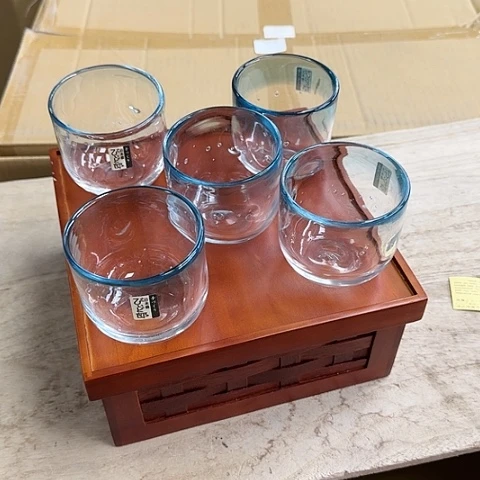 精品瓷器。