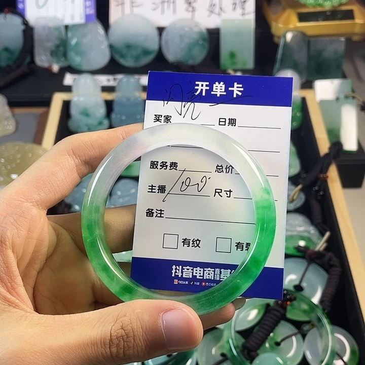 闪***灯颈饰未镶嵌翡翠手镯