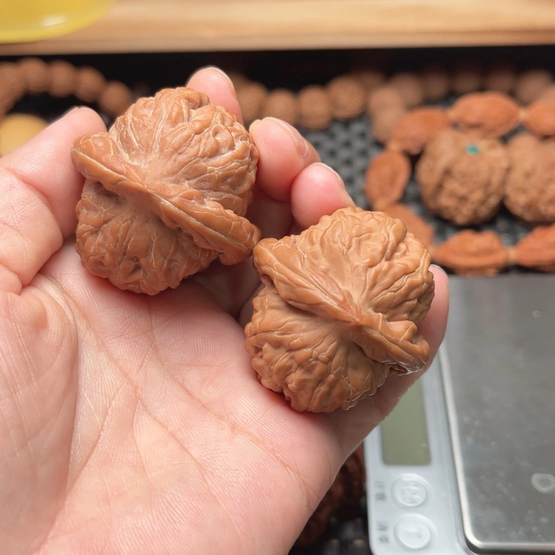 文玩核桃金字塔38全品尖有磕碰