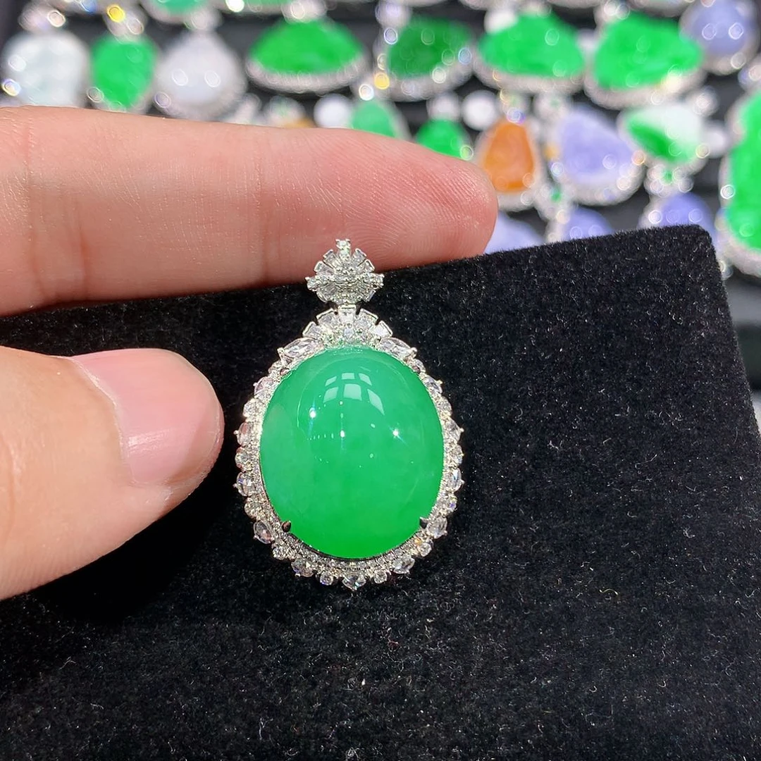 翡翠18K金镶嵌颈饰