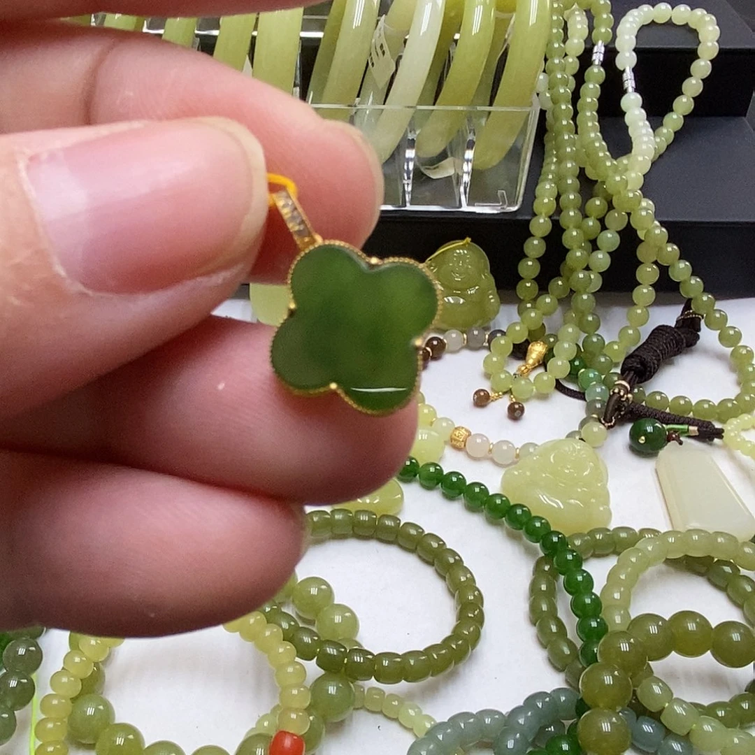 和田玉18K金镶嵌颈饰