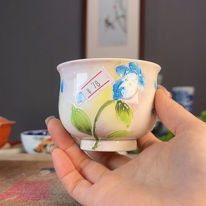 摆件景德镇陶瓷茶杯里