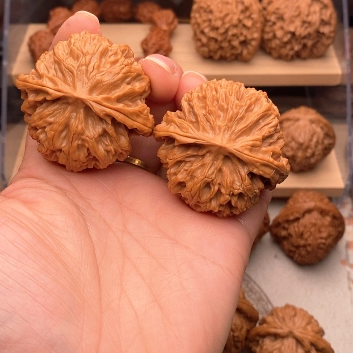 非***凡核桃把件文玩核桃苹果园