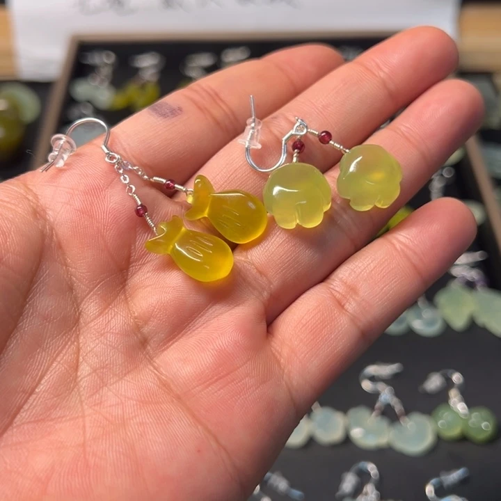 无***心岫玉银S925镶嵌耳钉