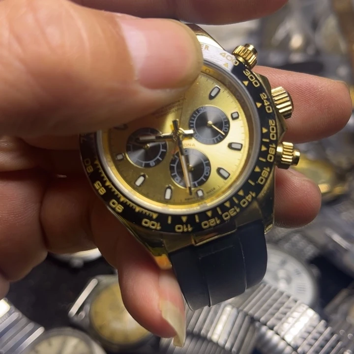 金属多功能三眼六针，走时正常，不保精准