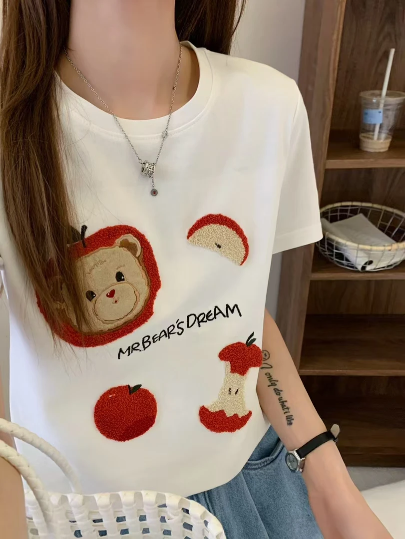 “苹果小熊“时尚重工绣花女士T恤DD011