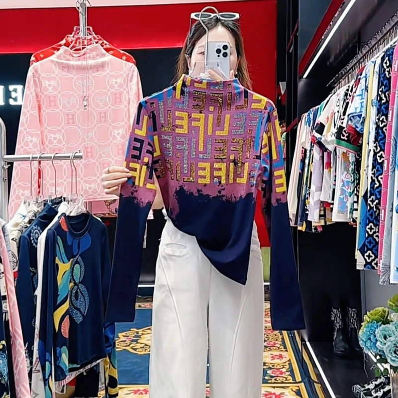 【25Q-854】七 2025 SELINE 原创炫彩字母时尚印花高领加绒长袖T恤