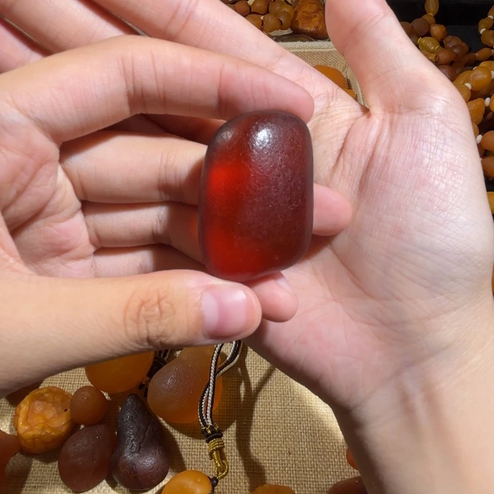琥珀未镶嵌颈饰蜜蜡全皮单颗