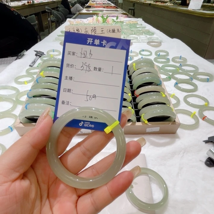 石英岩玉手镯未镶嵌