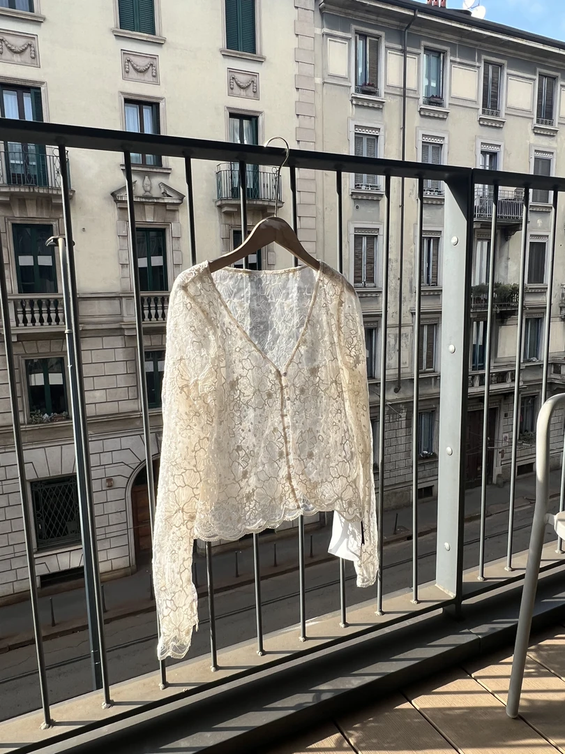 YJ   2025新款春款长袖轻奢高级气质时尚衬衫925