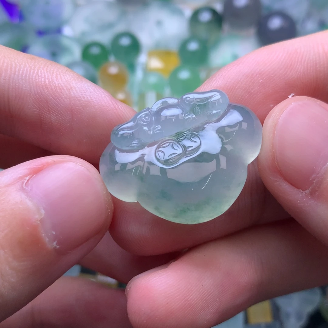 定制翡翠未镶嵌挂件