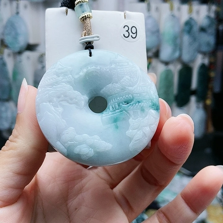 颈饰足铂镶嵌翡翠翡翠