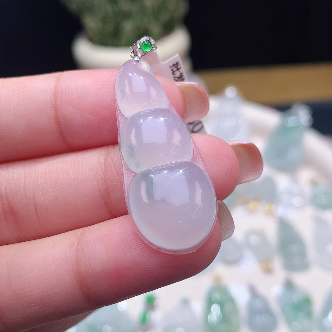 颈饰18K金镶嵌翡翠福豆