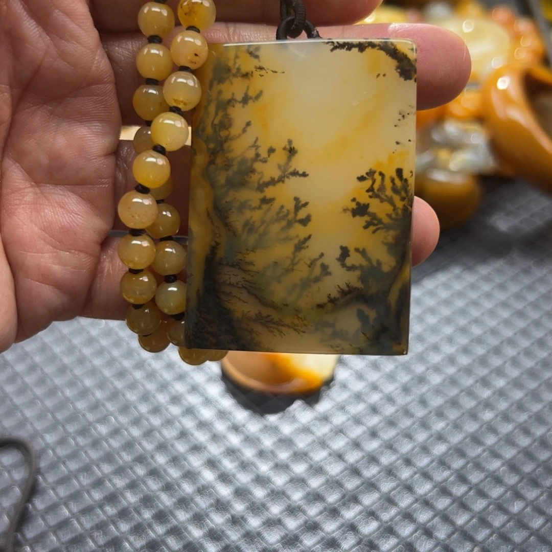颈饰未镶嵌石英质玉
