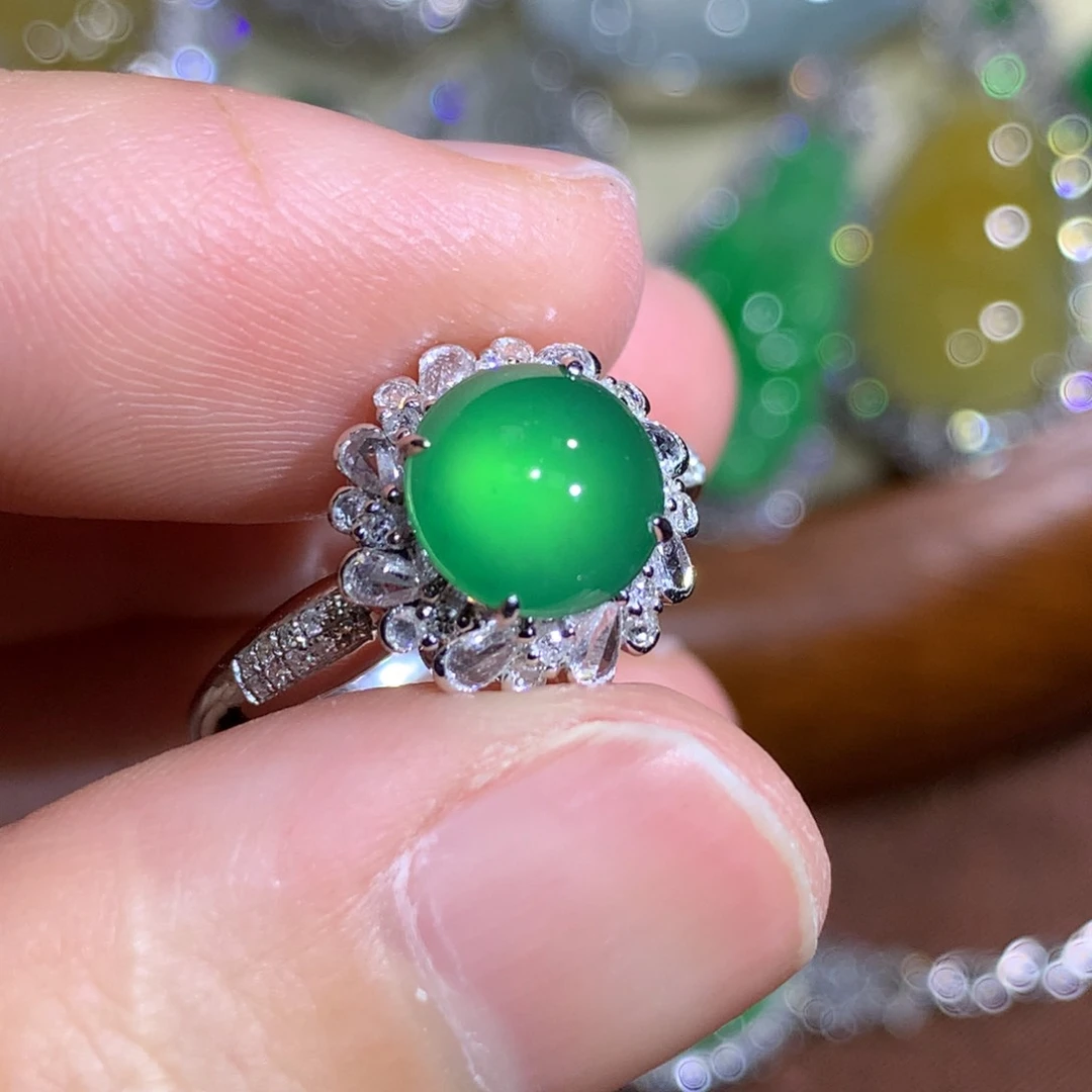 翡翠戒指18K金镶嵌戒指