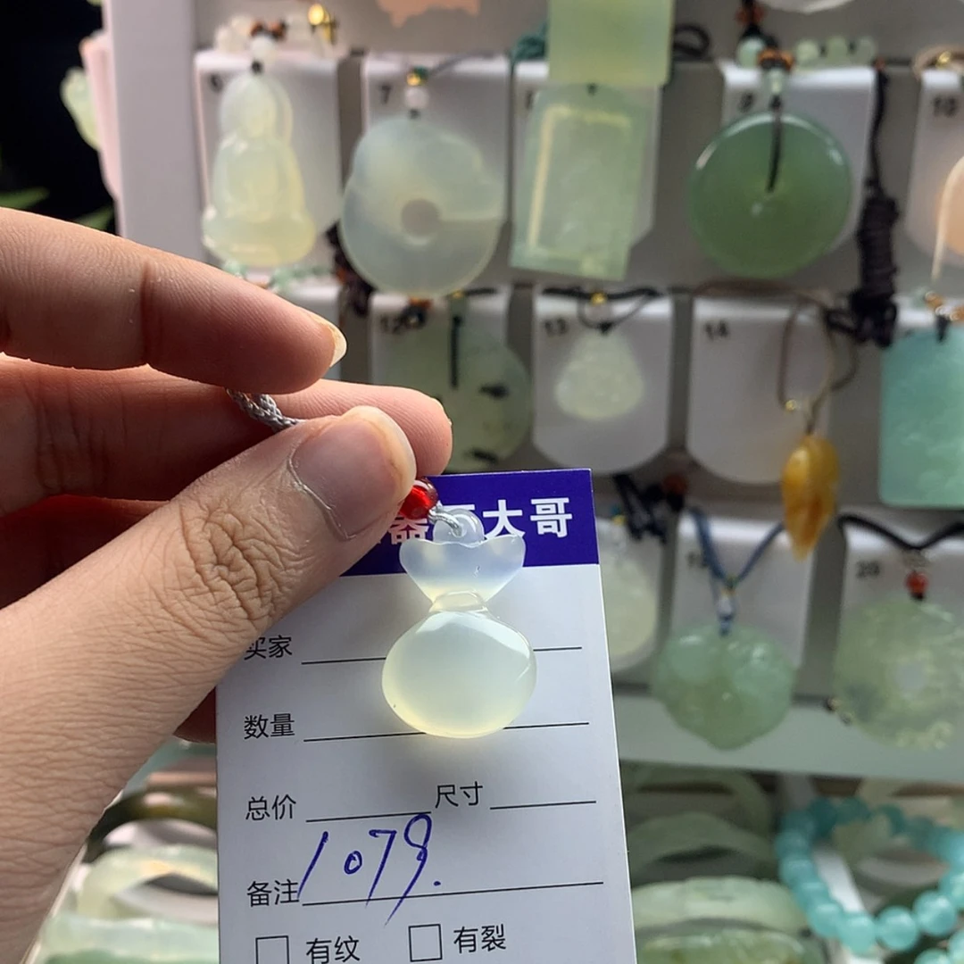 【闪购商品】蛇纹石玉颈饰未镶嵌