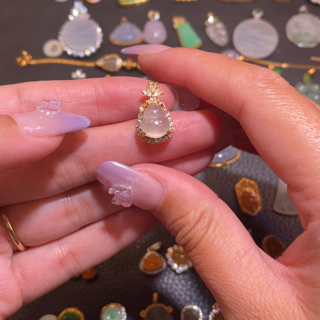 佳***阿翡翠银S925镶嵌颈饰