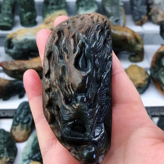 未镶嵌岫岩河磨玉（透闪石质玉）把件