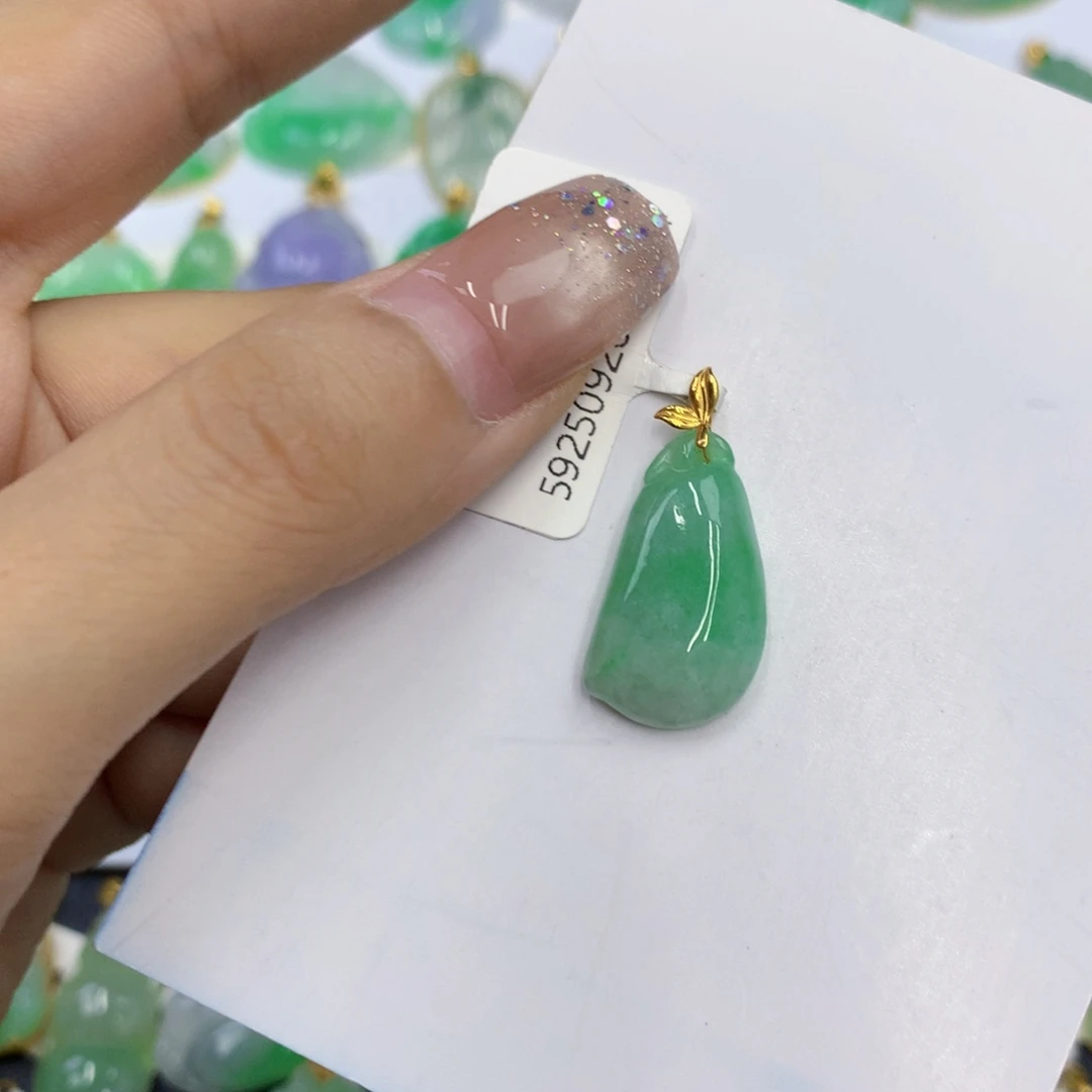 翡翠18K金镶嵌颈饰翡翠