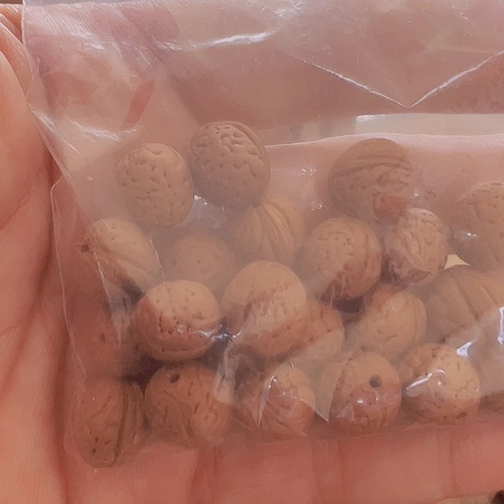 22颗1.0左右尺寸去皮打孔