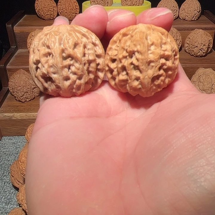 文玩核桃把件苹果园