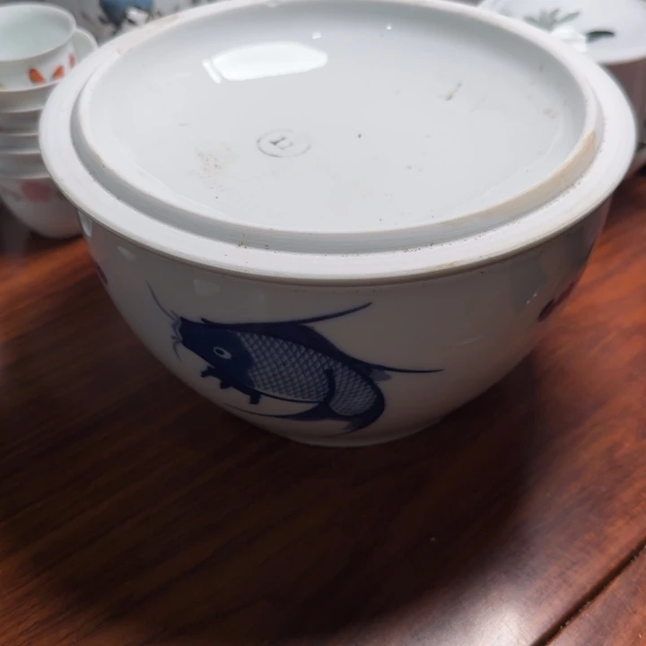 醴陵群力鱼乐图炖盅1600毫升盖有点小嗑