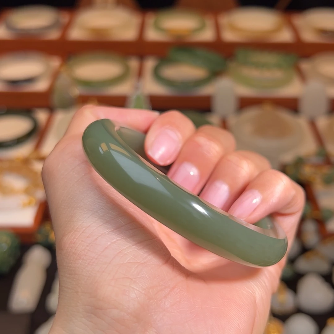 和田玉未镶嵌手镯58