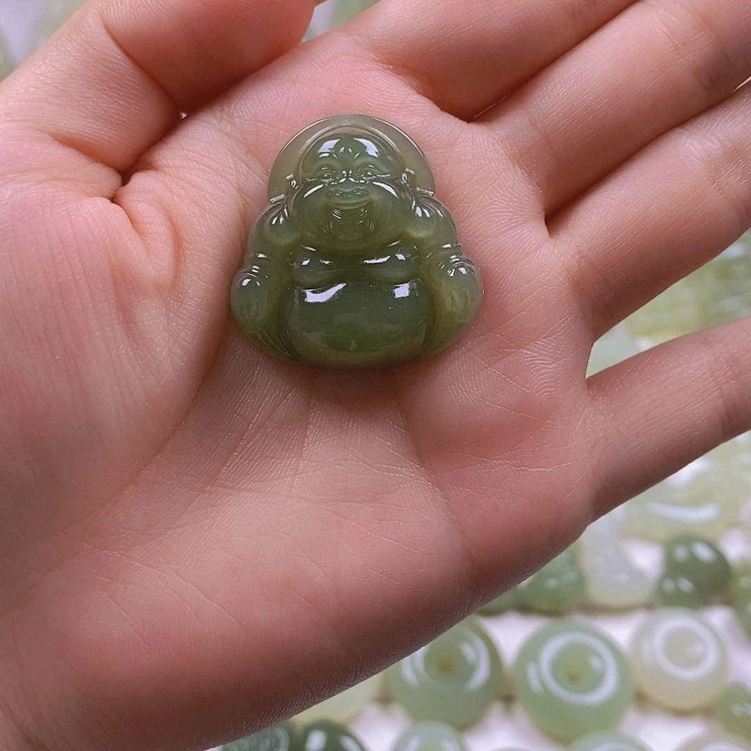 可***子和田玉未镶嵌颈饰