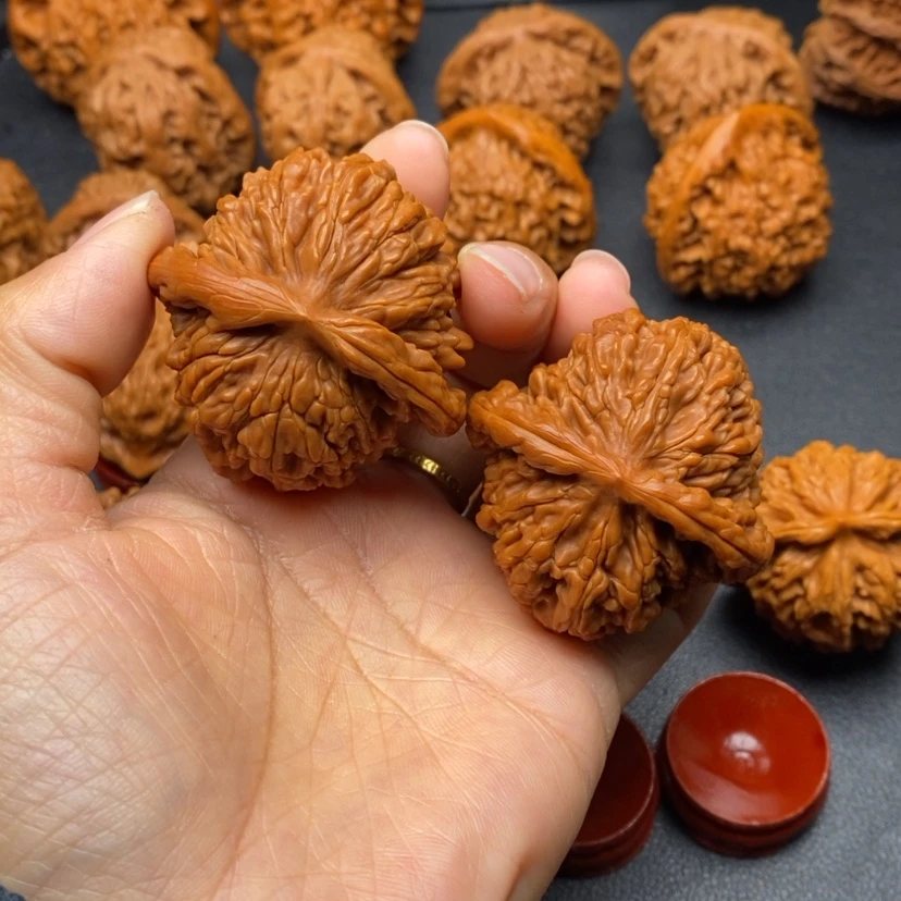 【闪购商品】文玩核桃把件呼****程篓子