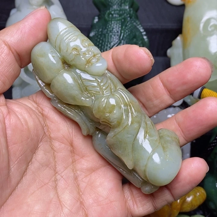 和田玉颈饰未镶嵌青*地