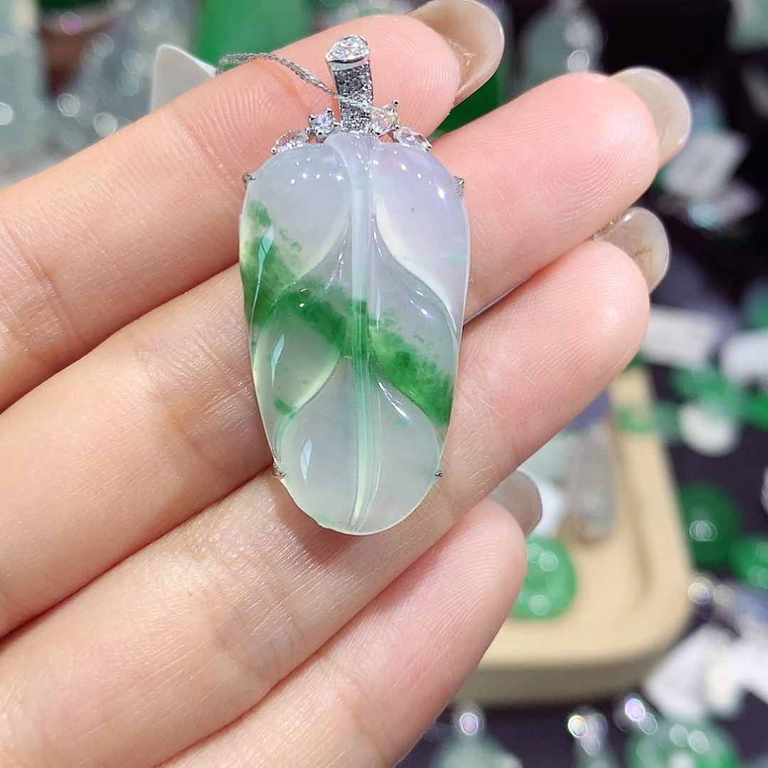 翡翠18K金镶嵌颈饰叶