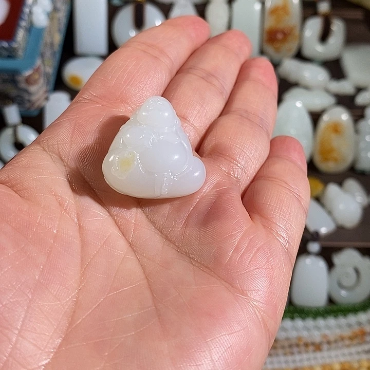 和田玉颈饰未镶嵌小*?