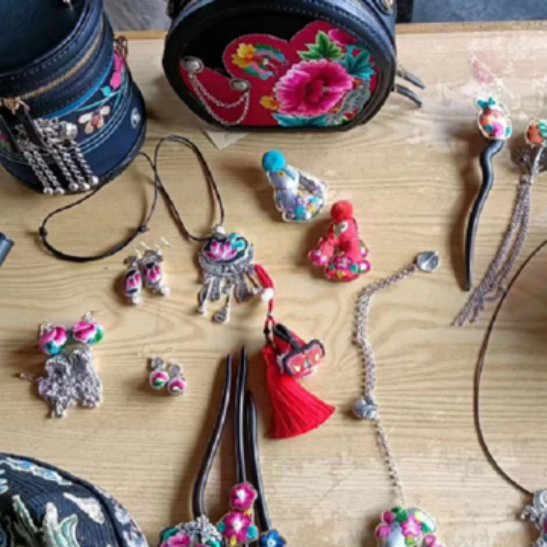 孤品苗族刺绣苗绣耳环压襟项链