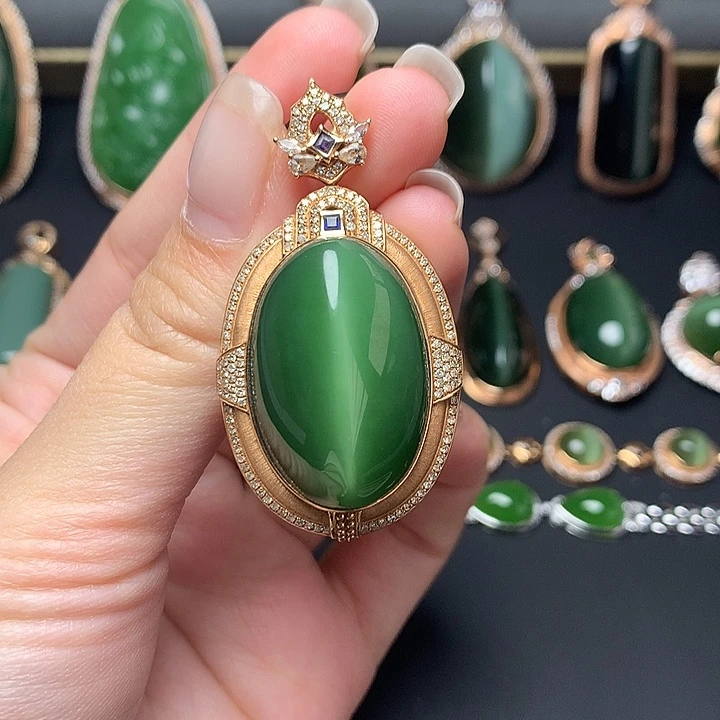 看***海和田玉18K金镶嵌颈饰