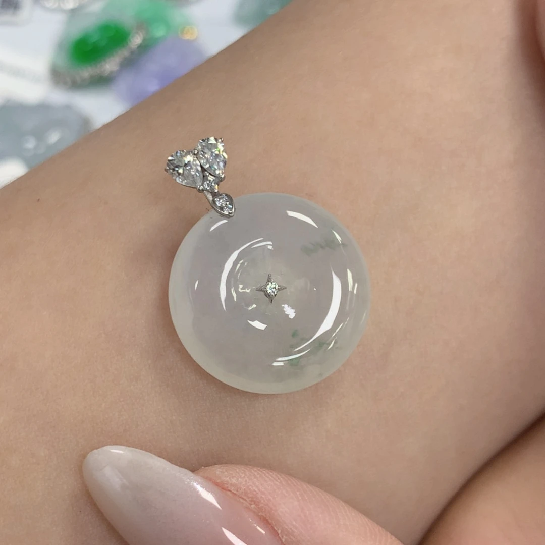 颈饰18K金镶嵌翡翠