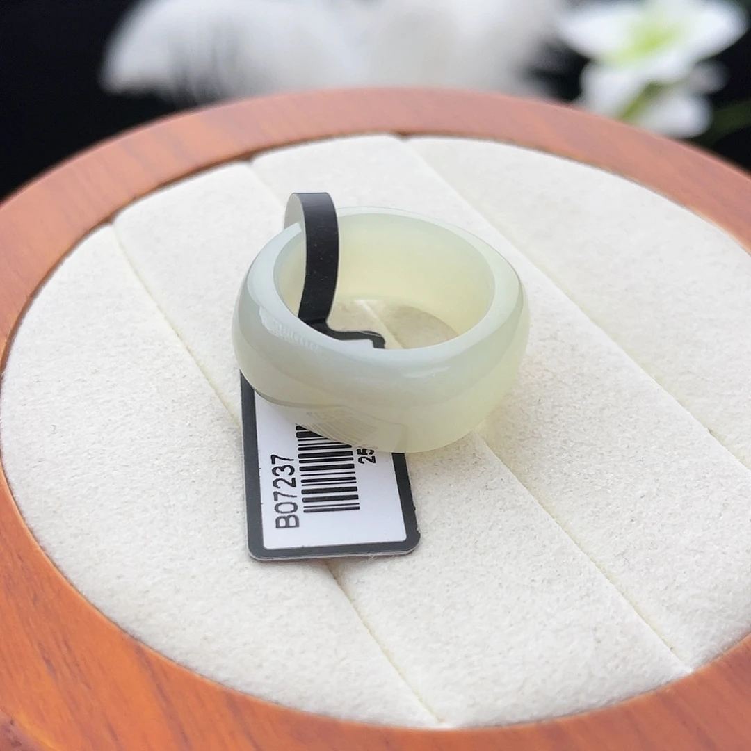 和田玉未镶嵌戒指l72。渐变方圆。17.5。不退换