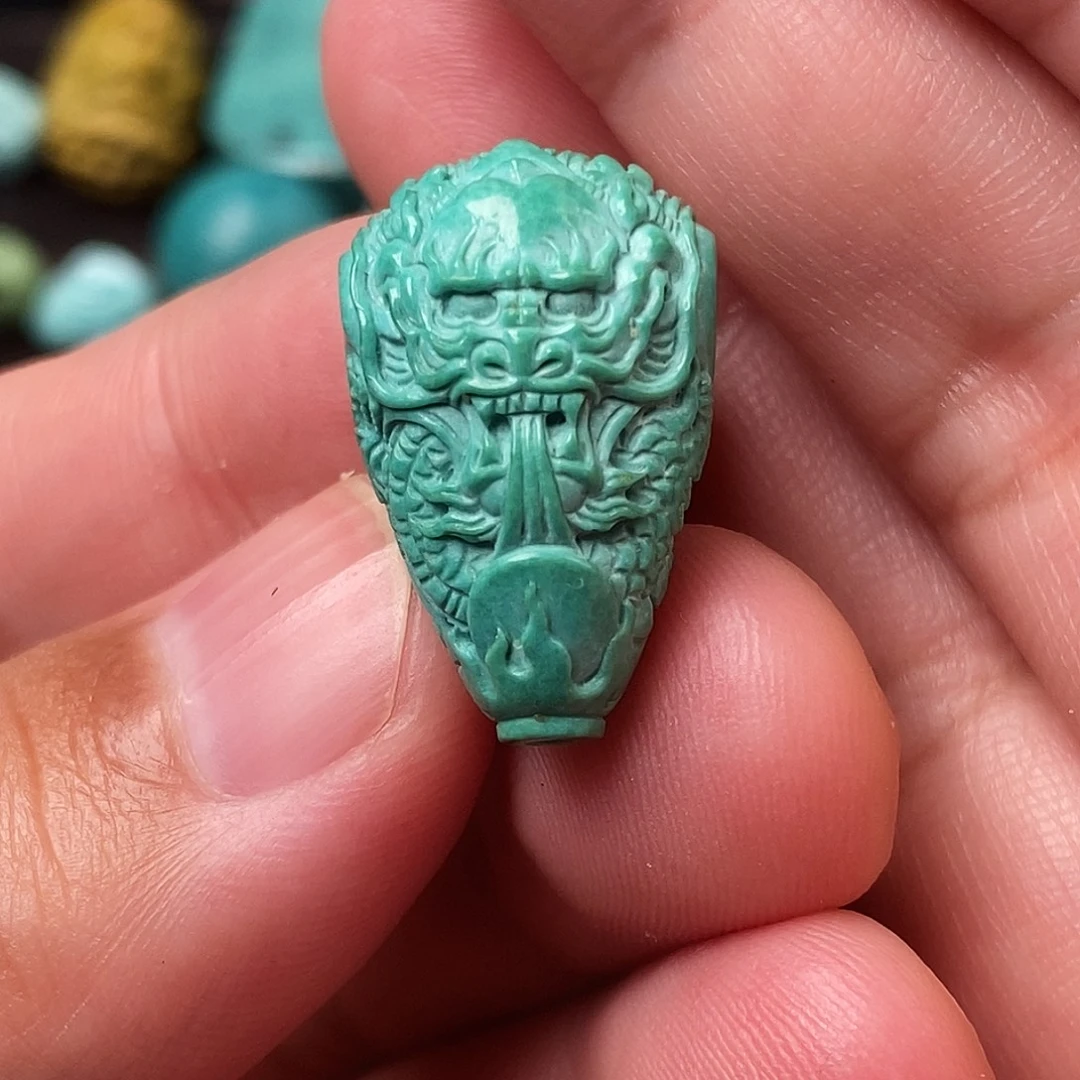 绿松石未镶嵌颈饰