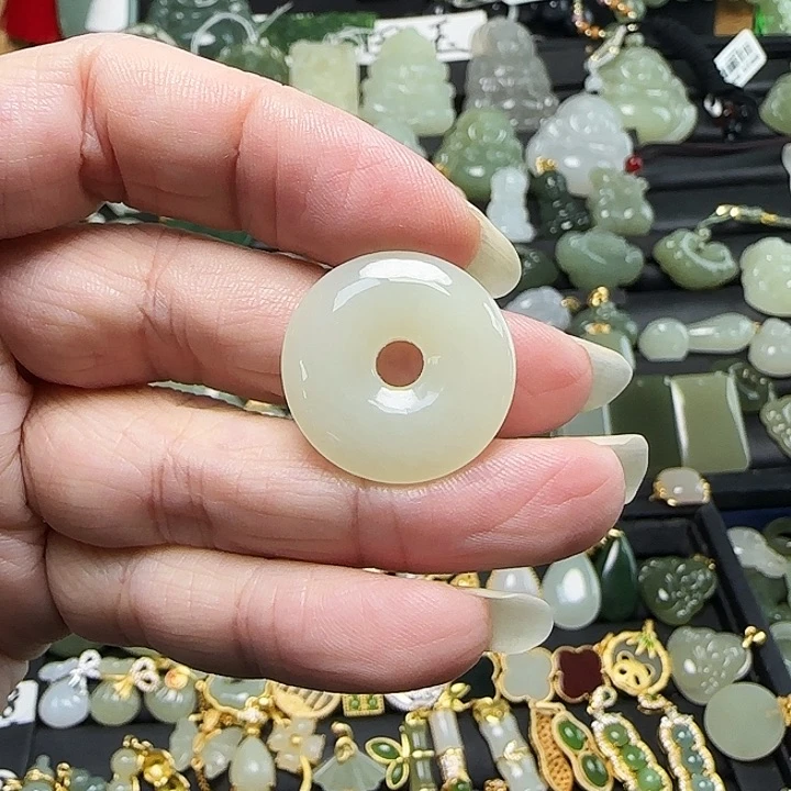 颈饰未镶嵌和田玉