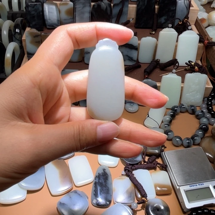 和田玉挂件未镶嵌阿*