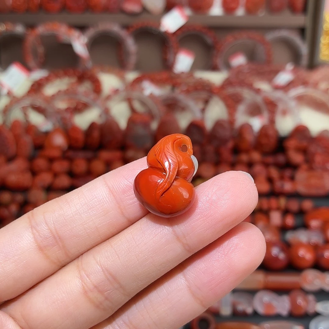 南红玛瑙未镶嵌颈饰葫芦吊坠