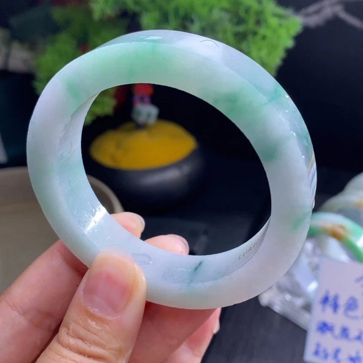 未镶嵌翡翠手镯定制翡翠