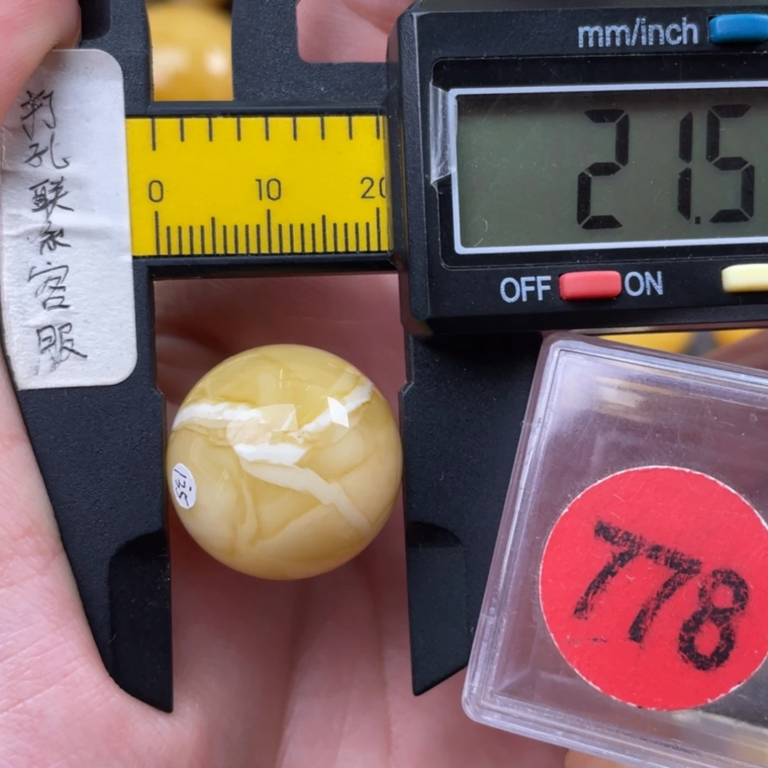 起***天蜜蜡未镶嵌珠宝奇石