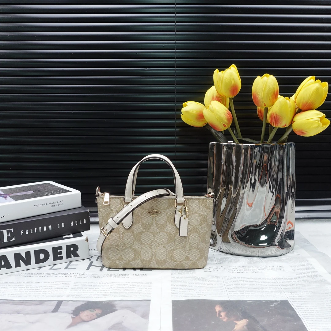 95新 COACH/蔻驰 单肩包/T20335537