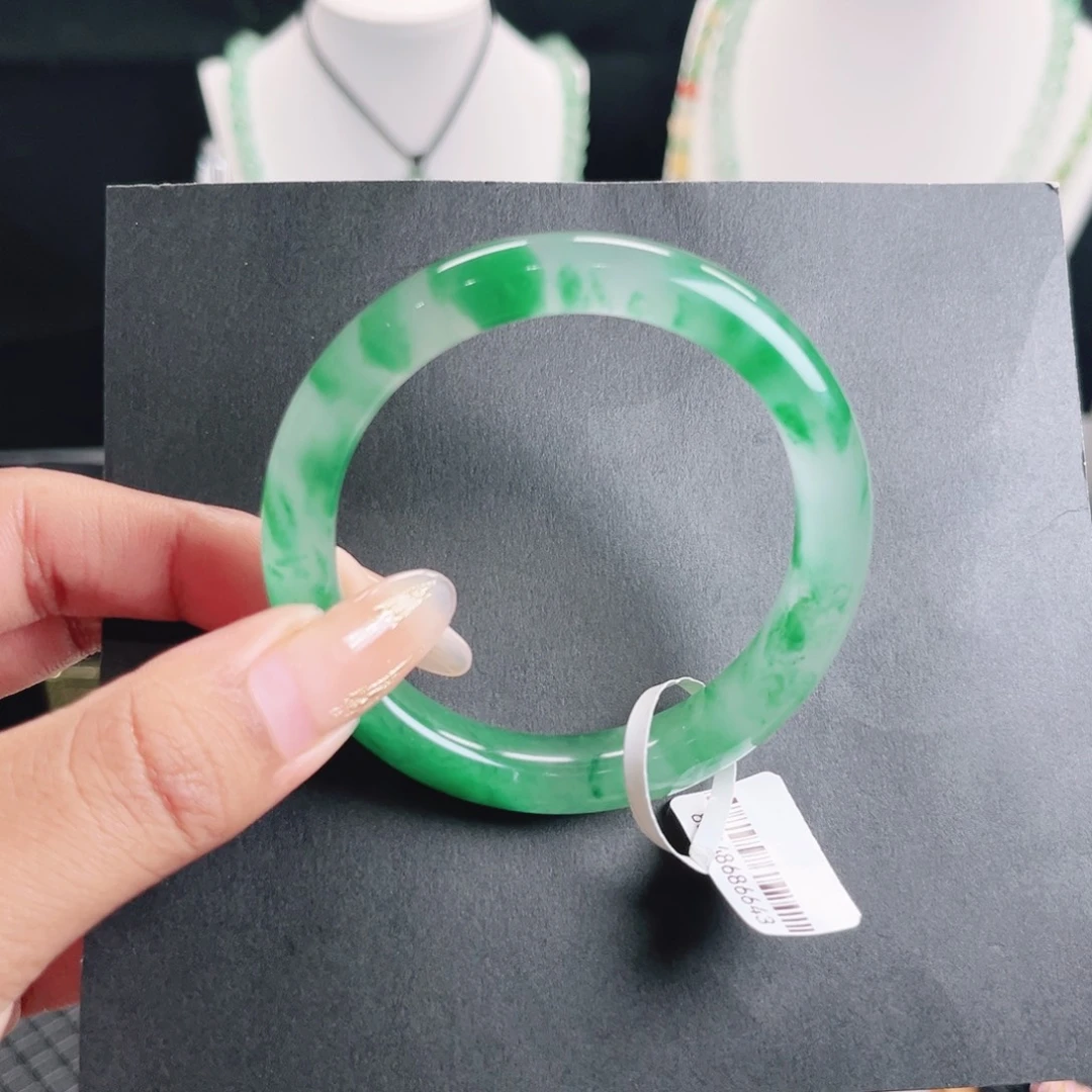 石英质玉未镶嵌手镯